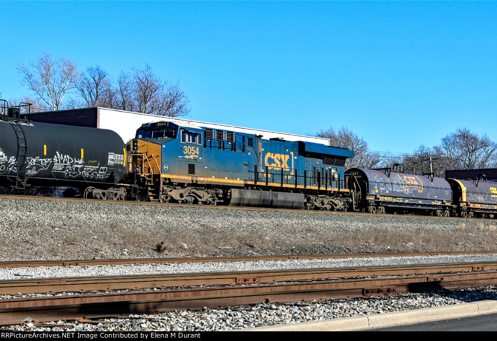 CSX 3054 on M-403